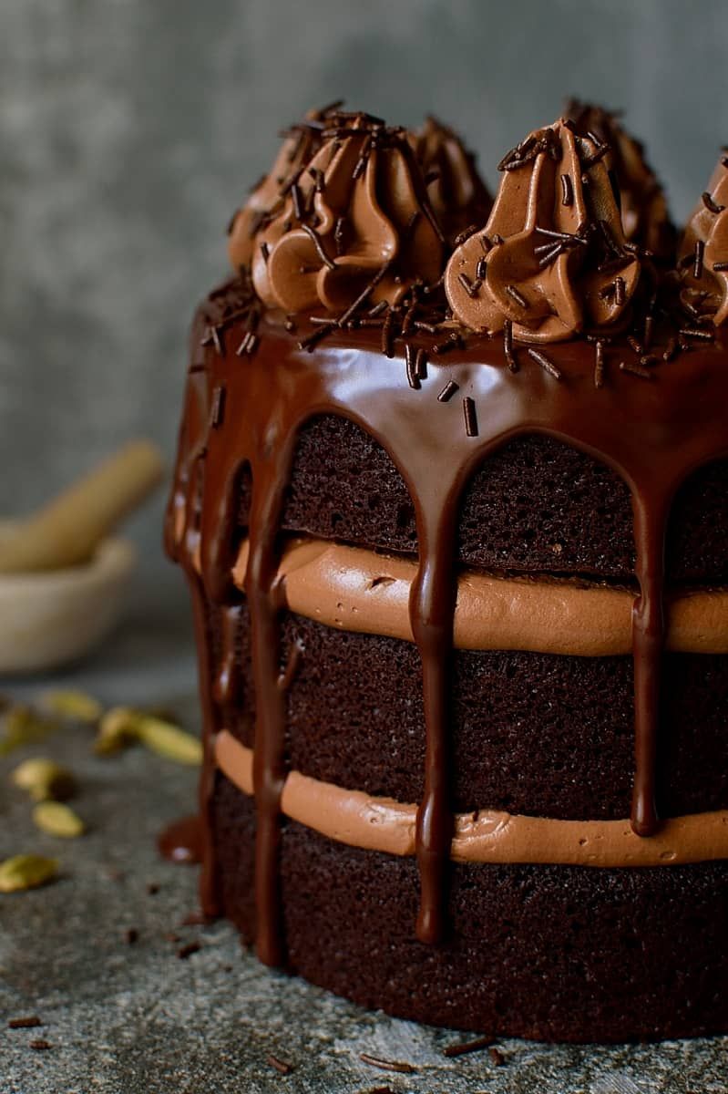 روش های مختلف تزیین کیک با سس شکلات